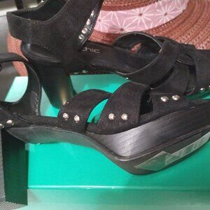 Black City Chic Wedge